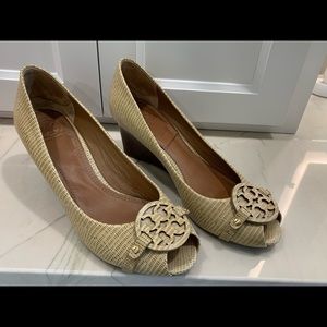 Like New Tory Burch Tan Leather Wedge 8.5